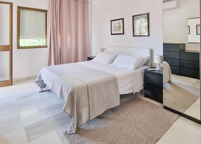 3 Bedroom Lovely In Malaga Apartment *