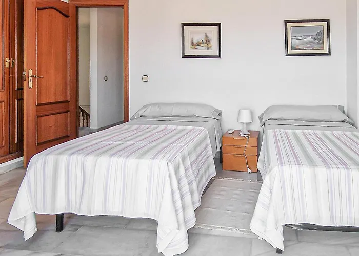 3 Bedroom Lovely In Malaga Apartment