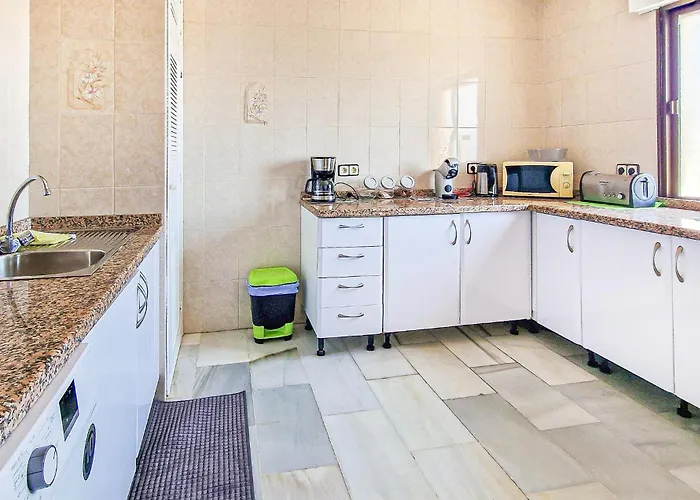 Apartamento 3 Bedroom Lovely In Malaga